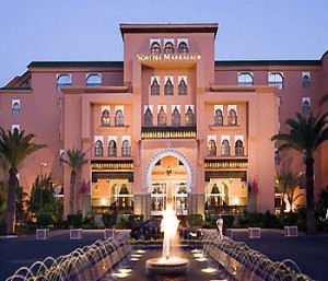 image_hotel_exterior_night_1