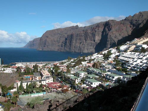 ¿Hay que ponerle un techo de SOSTENIBILIDAD al turismo en Canarias?